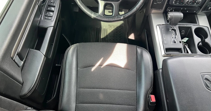 Dodge RAM cena 108900 przebieg: 298000, rok produkcji 2013 z Grójec małe 352